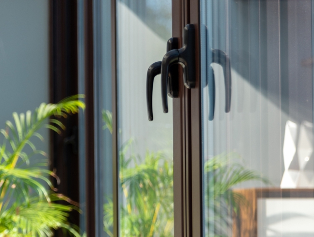 hőszigetelt tolóajtó